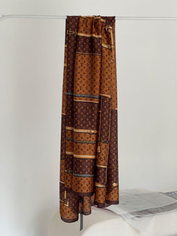 LV-scarf