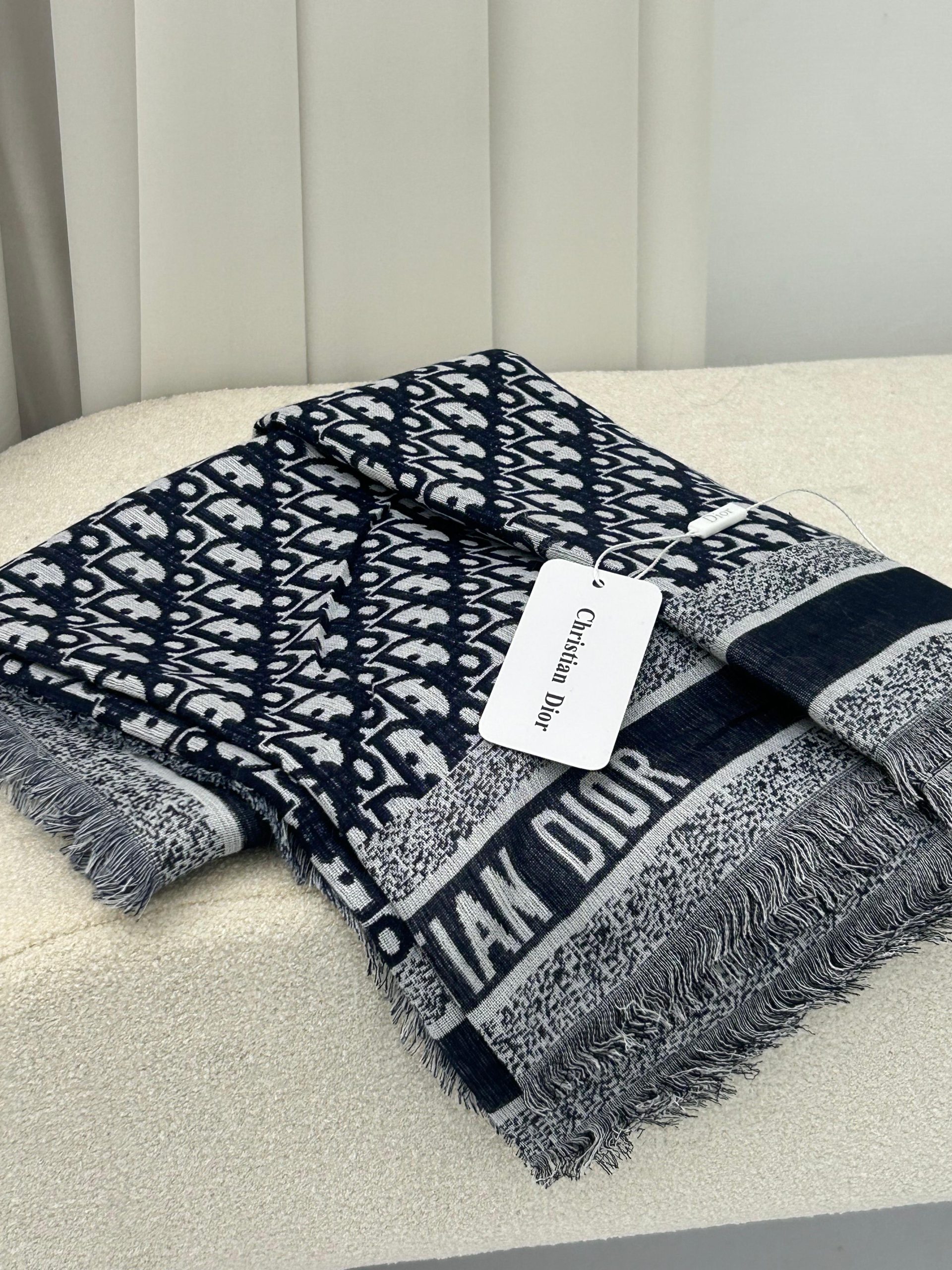 6de728aa-0959-46f2-805b-d083b65b4db0 (1)